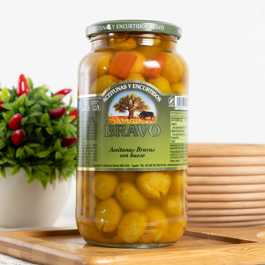 Bravo aceitunas bravas in a 525 g glass jar, whole olives with stones in a paprika-orange spiced brine with red pepper