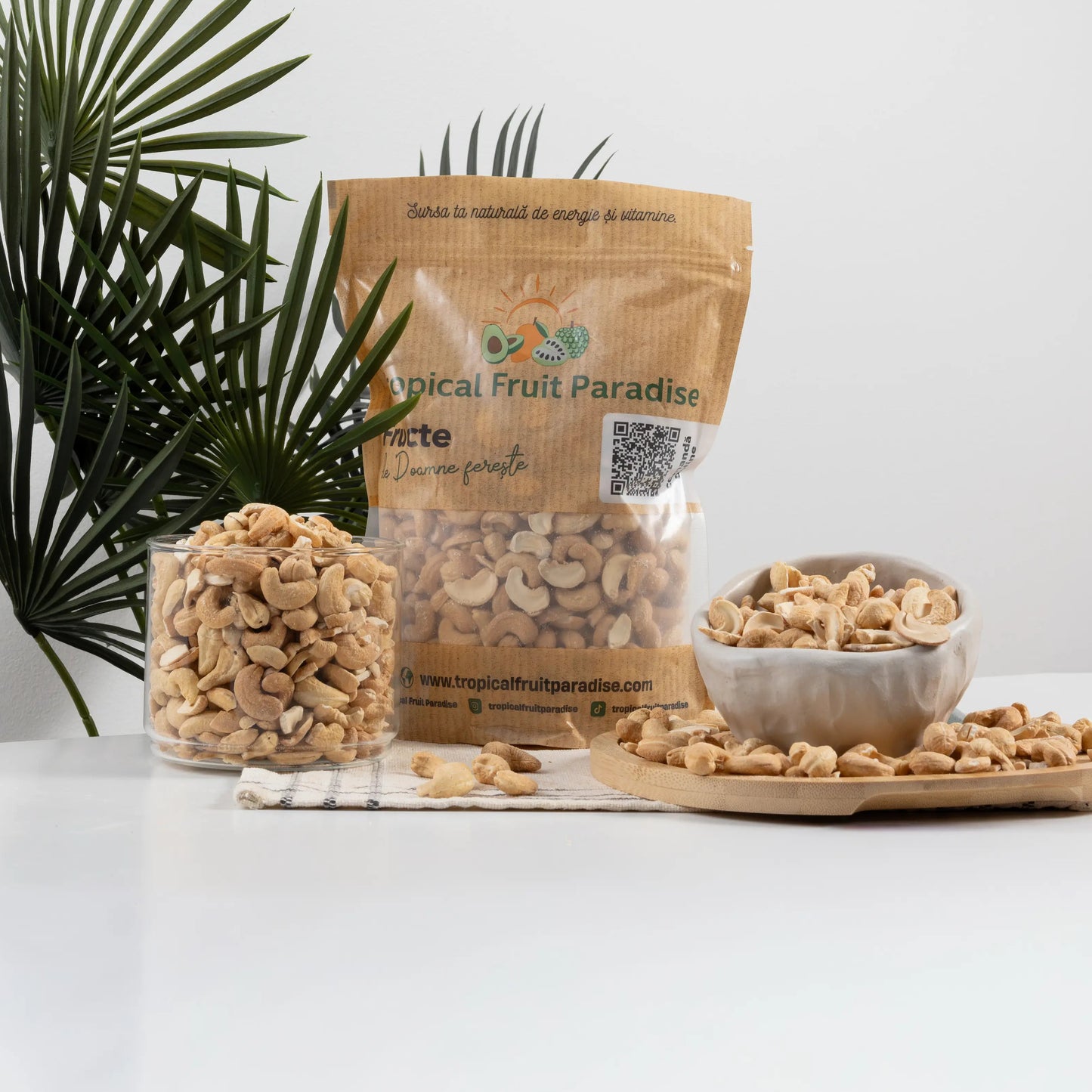 Unsalted roasted cashews in a 500 g Tropical Fruit Paradise
kraft pouch, whole pale kernels with their curved kidney shape