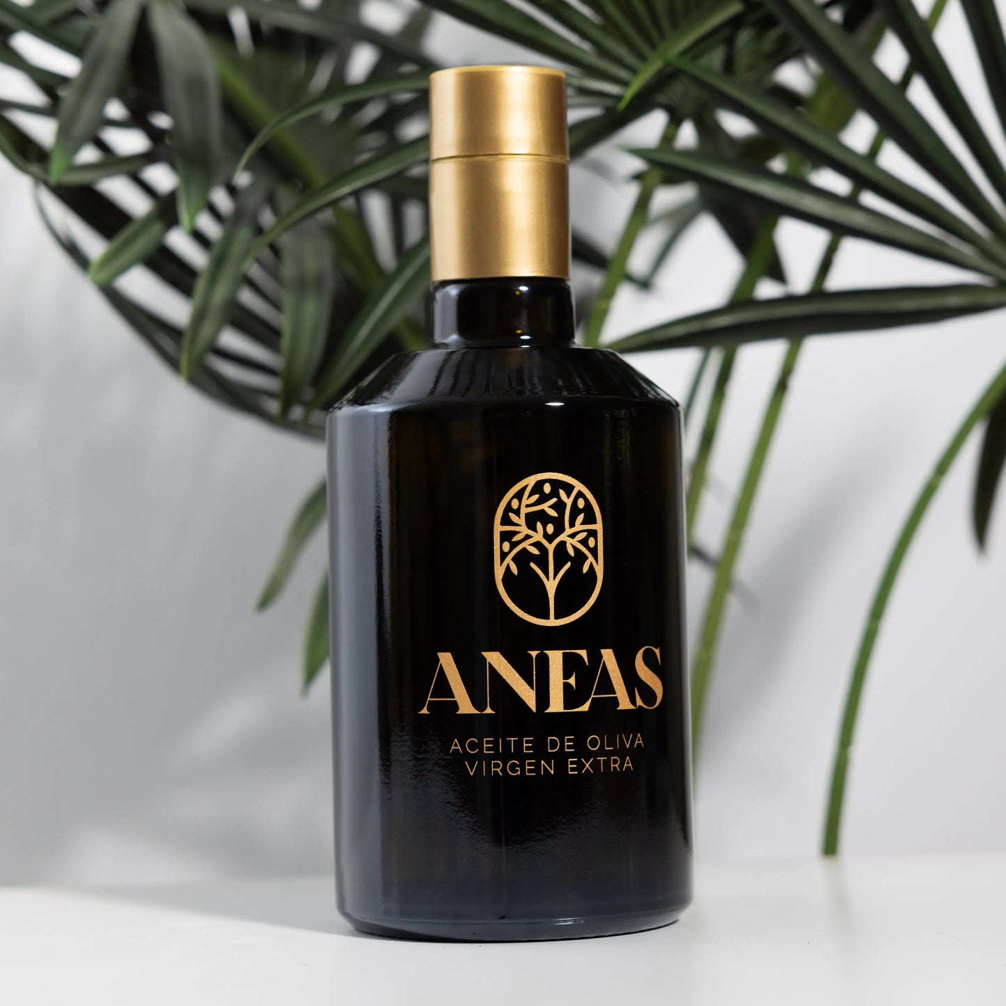 ANEAS extra virgin olive oil in a dark glass 500 ml bottle with
gold cap, light-blocking glass that keeps the oil fresh