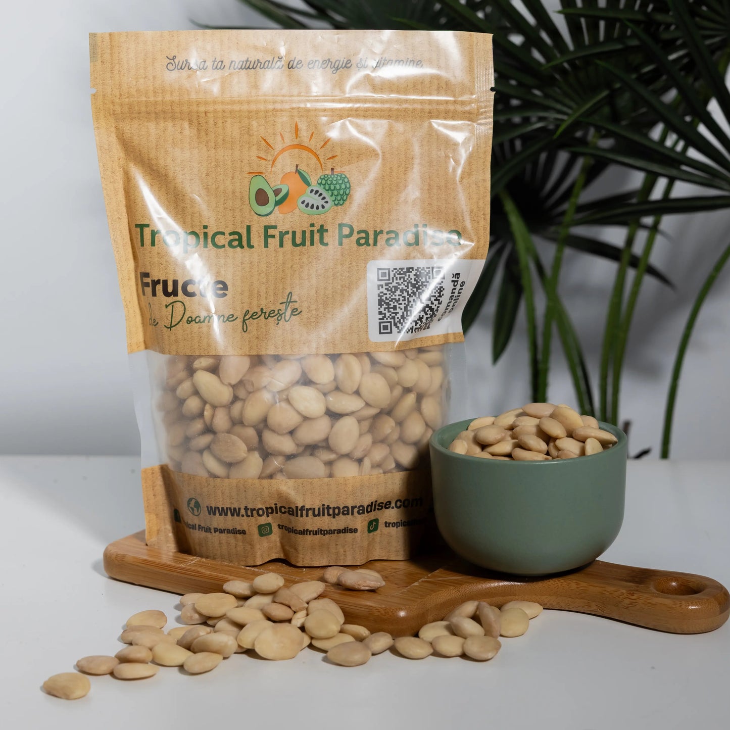 Blanched Belona almonds in a Tropical Fruit Paradise kraft
pouch, pale skinless kernels with a flat rounded shape