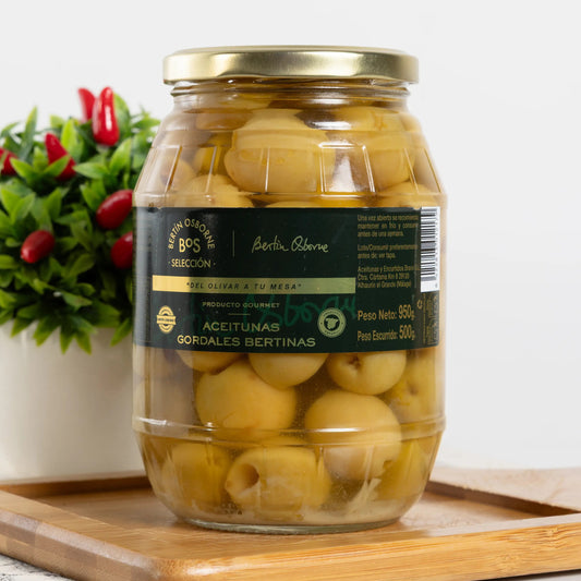 Bertín Osborne Gordales Bertinas olives in a 500 g glass jar, large pale green olives in a clear brine