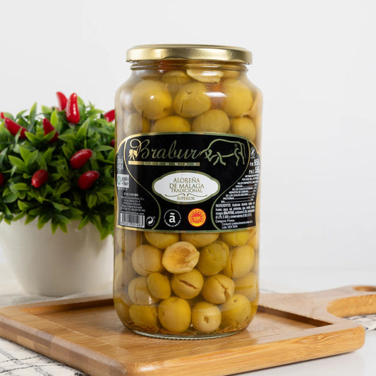 Brabur Aloreña de Málaga PDO olives in a 550 g glass jar, cracked green olives with garlic, thyme and fennel
