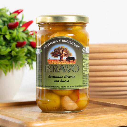 Bravo aceitunas bravas in a 170 g glass jar, whole olives with stones in a paprika-orange spiced brine with red pepper