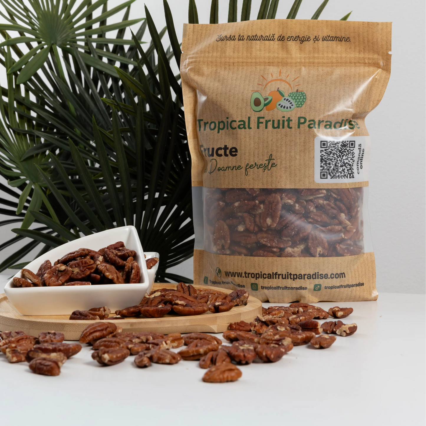 Shelled pecan halves in a 500 g Tropical Fruit Paradise kraft
pouch, ridged reddish-brown kernels with deep grooves