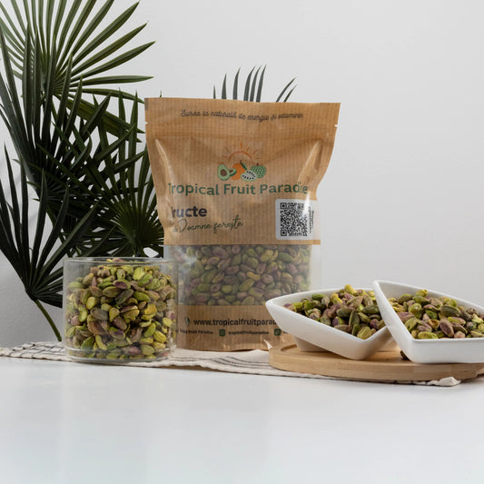 Raw shelled pistachio kernels in a 500 g Tropical Fruit Paradise kraft pouch, bright green nuts with purple-tinged skins